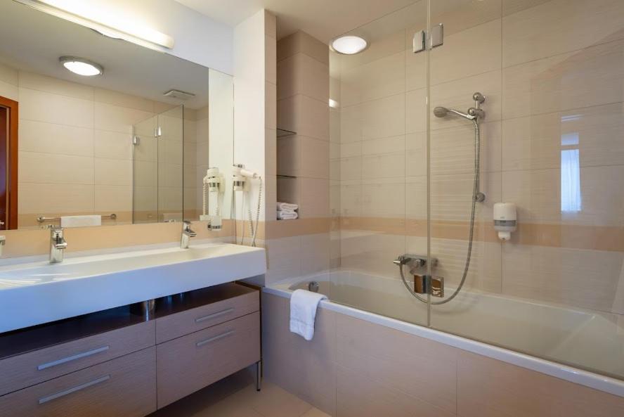 Horsky Hotel Remata Raztocno Екстер'єр фото
