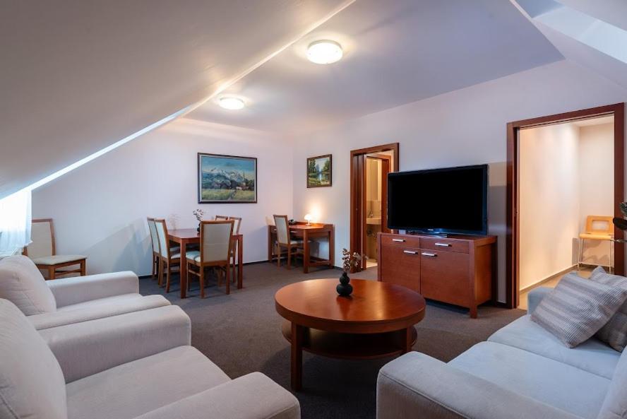 Horsky Hotel Remata Raztocno Екстер'єр фото