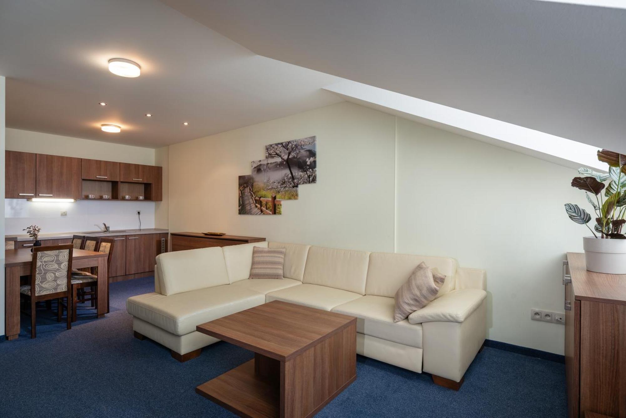 Horsky Hotel Remata Raztocno Екстер'єр фото