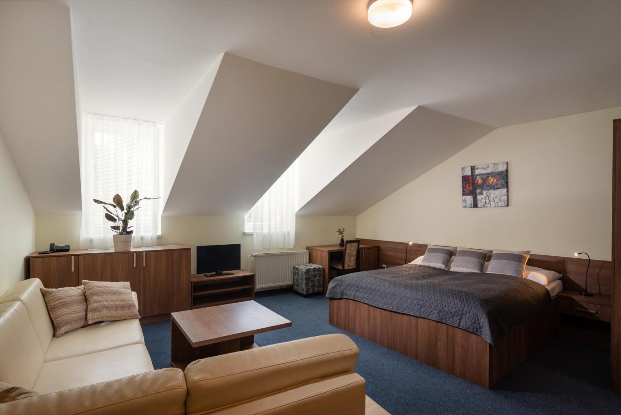 Horsky Hotel Remata Raztocno Екстер'єр фото