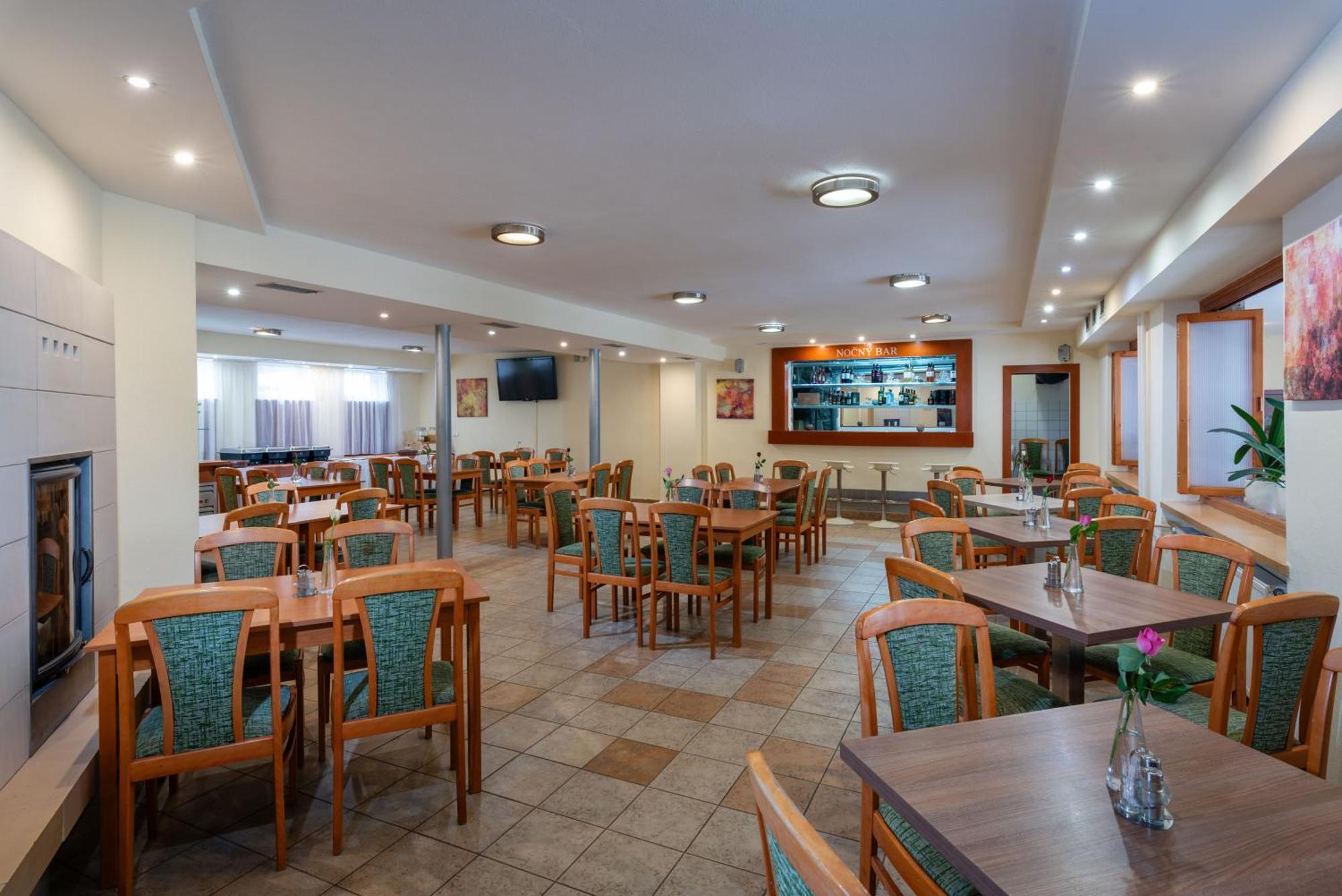 Horsky Hotel Remata Raztocno Екстер'єр фото