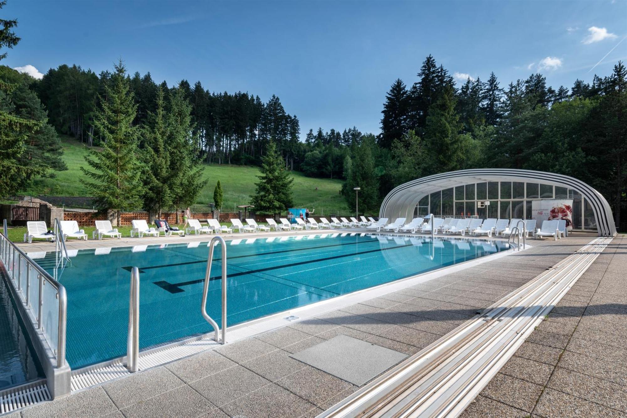 Horsky Hotel Remata Raztocno Екстер'єр фото