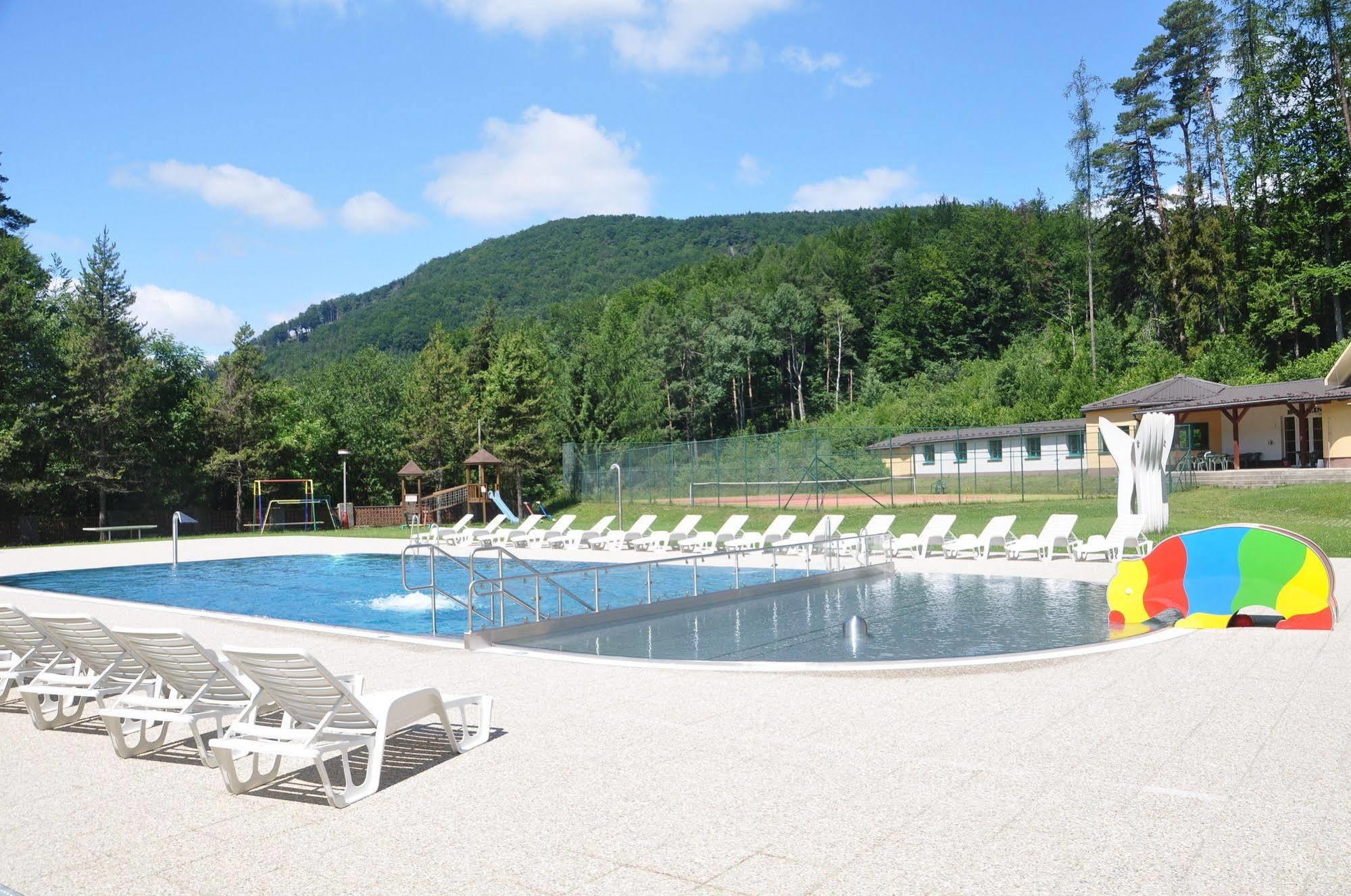 Horsky Hotel Remata Raztocno Екстер'єр фото