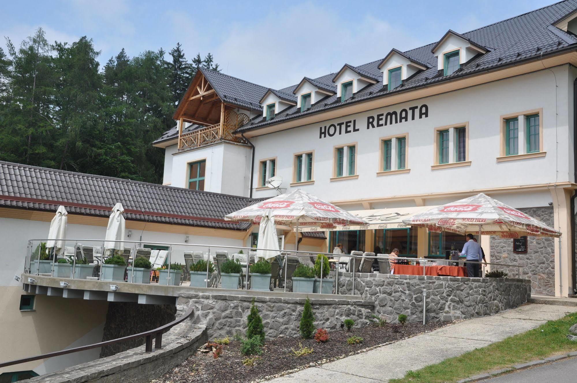 Horsky Hotel Remata Raztocno Екстер'єр фото
